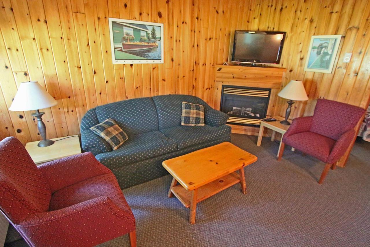 Colonial Bay Motel And Cottages Χάντσβιλ Εξωτερικό φωτογραφία