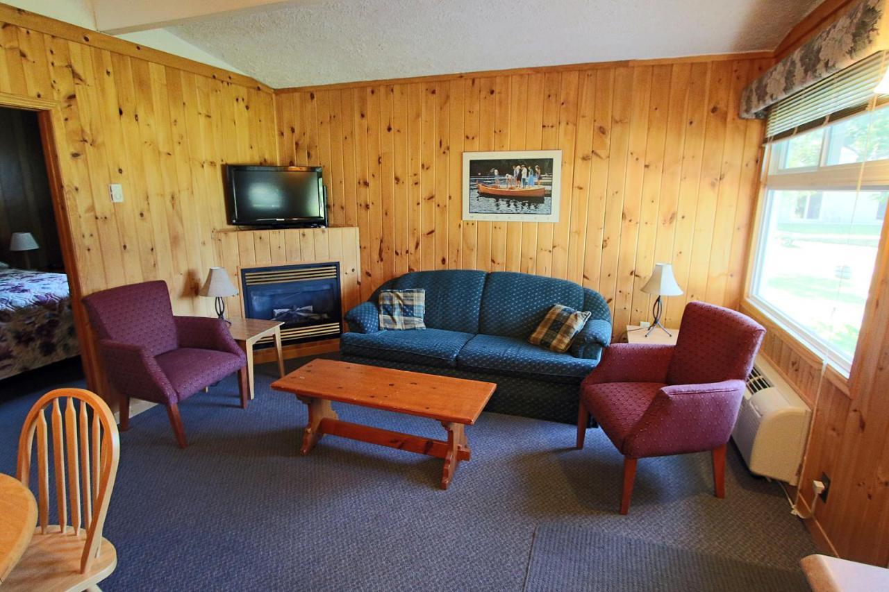 Colonial Bay Motel And Cottages Χάντσβιλ Δωμάτιο φωτογραφία