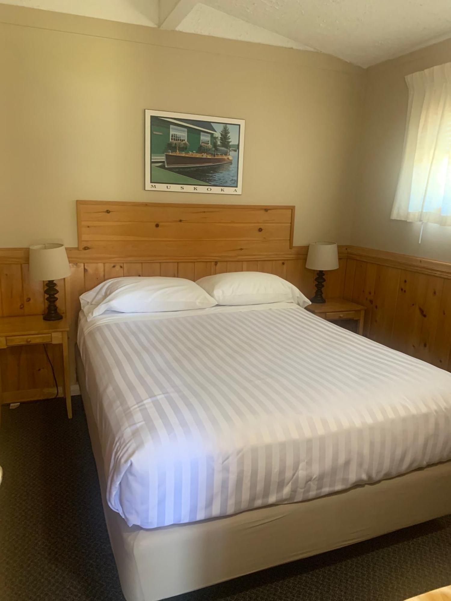 Colonial Bay Motel And Cottages Χάντσβιλ Εξωτερικό φωτογραφία