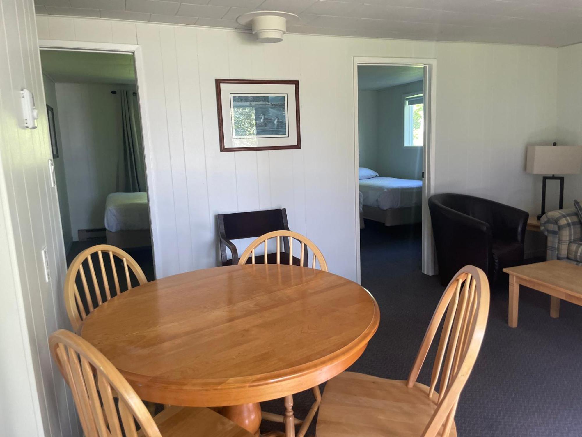 Colonial Bay Motel And Cottages Χάντσβιλ Εξωτερικό φωτογραφία