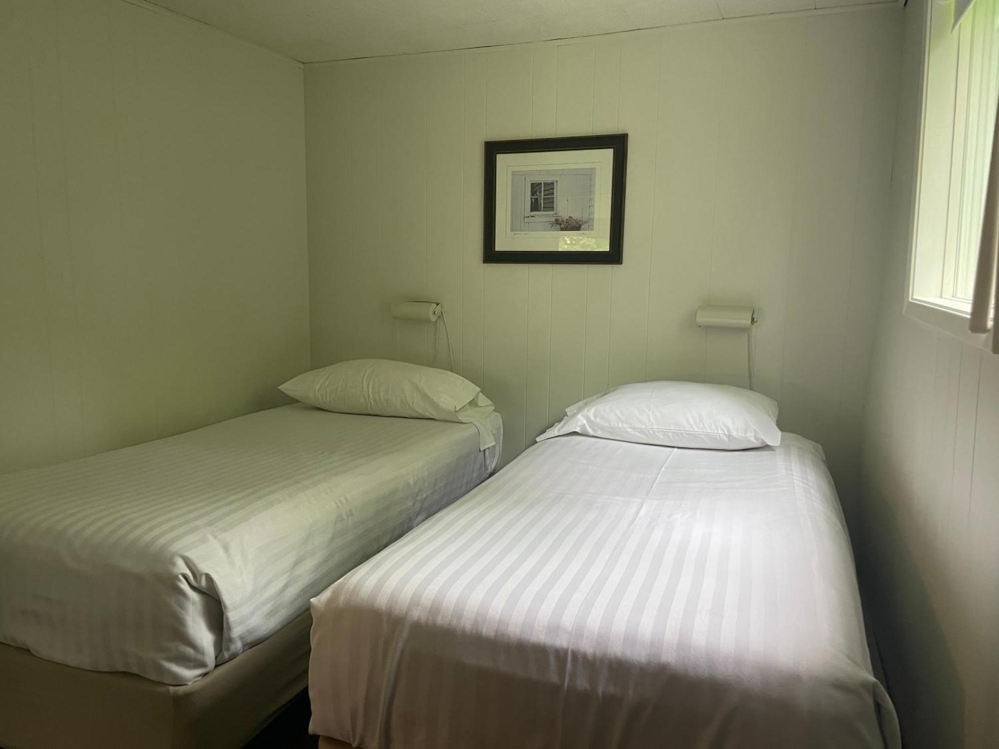 Colonial Bay Motel And Cottages Χάντσβιλ Εξωτερικό φωτογραφία